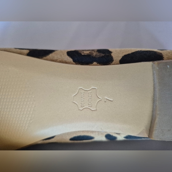 Steve Madden 7 Kimmmie Leopard Gold Spikes Studs Flats Animal Print NWOB - Picture 9 of 10